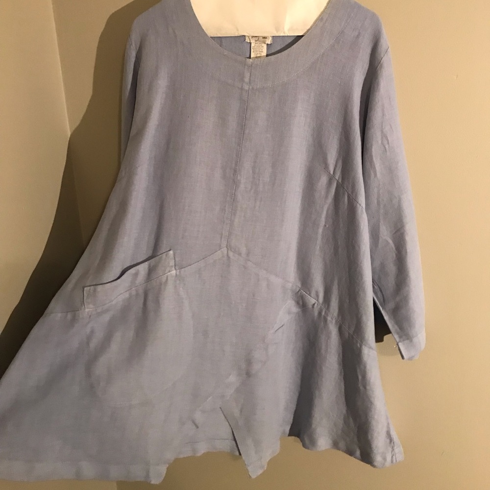 Mosaic linen tunic.